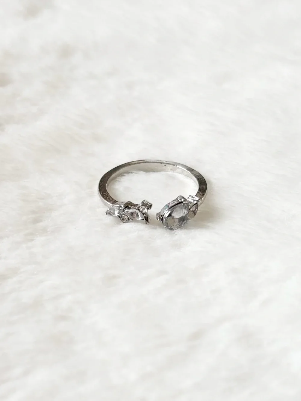 5/$15 🩷 MUST BUNDLE Silver Clear Crystal Open Ring
